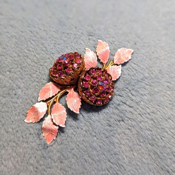 Vintage 50's Pink Dual Flower Rhinestone Brooche with Pink Enameled Leaves - Picture 8 of 8